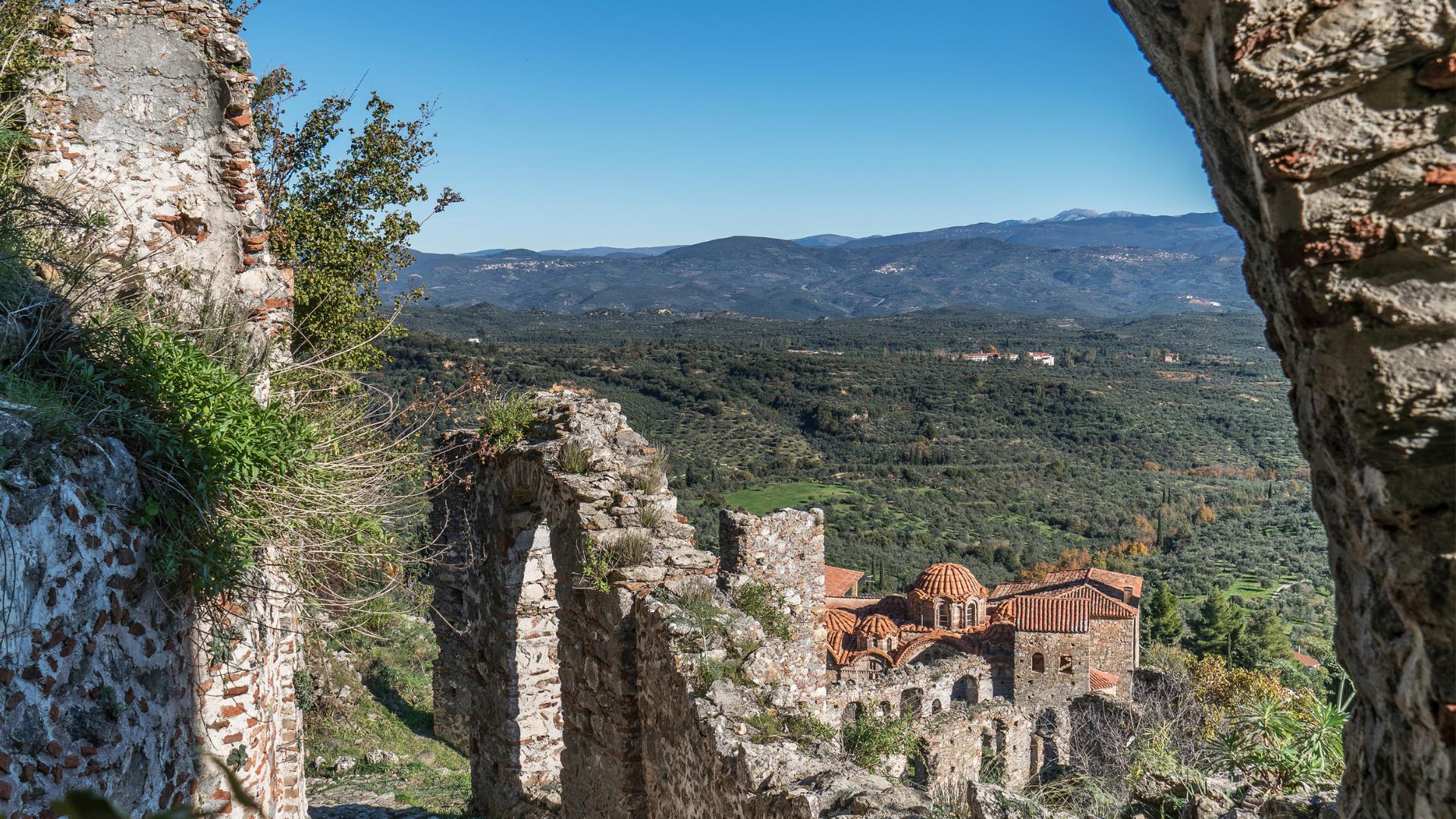 sparta-palace-byzantine-emperors-mystras-viptoursathens